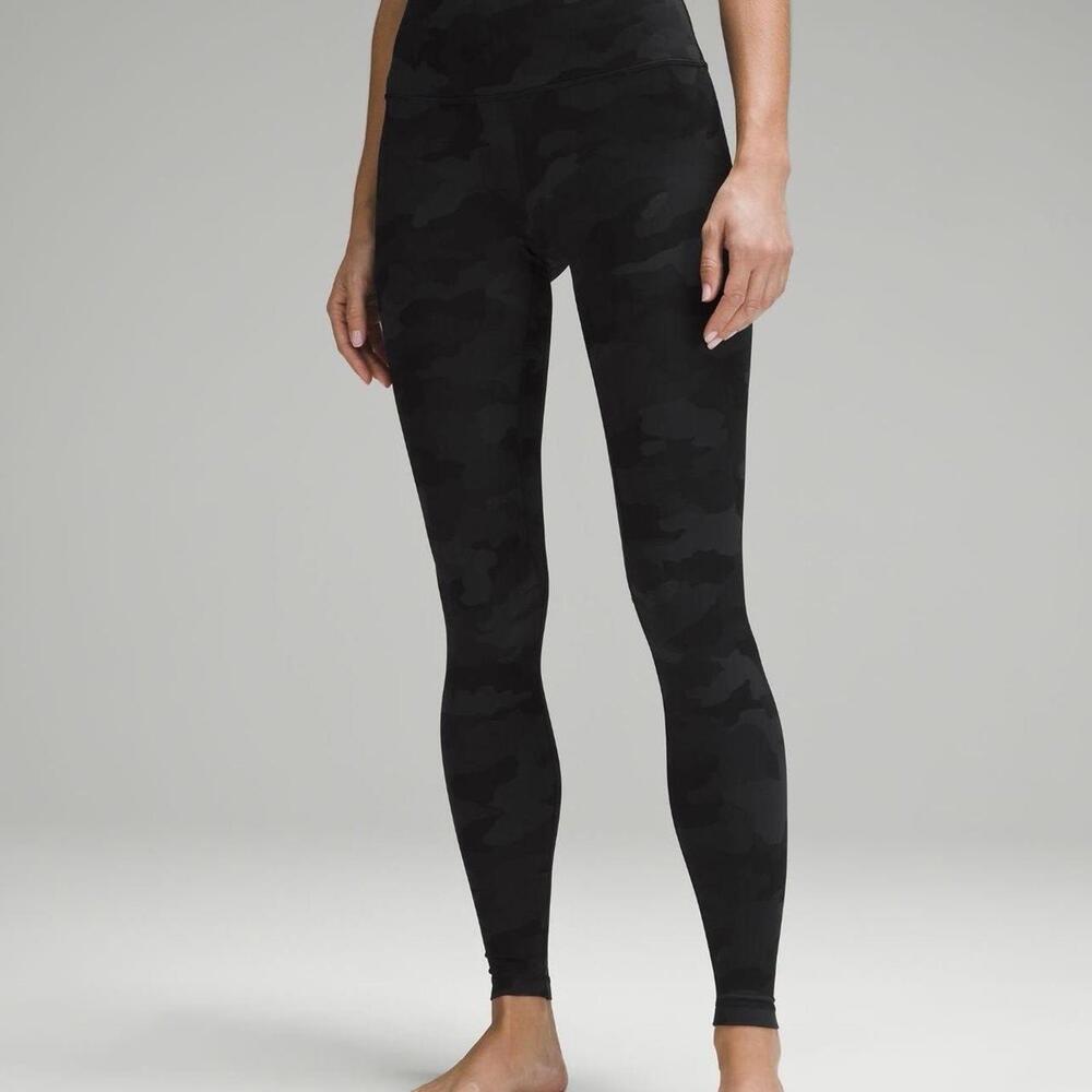 Women’s lululemon w5cy7s Size 6 Pants Bottoms Workout‎ Camo 27”